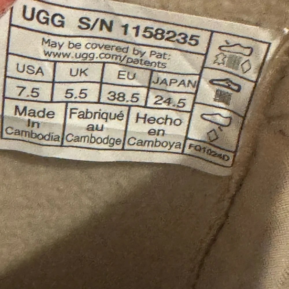 UGG new ships